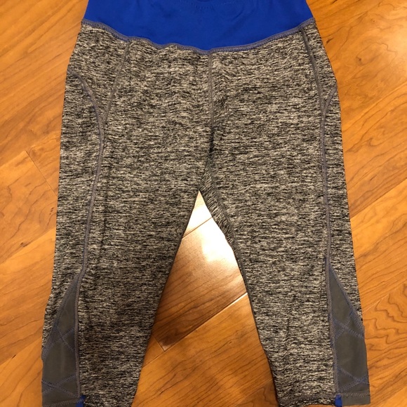 Grey Capri workout leggings with blue seam - Picture 4 of 4